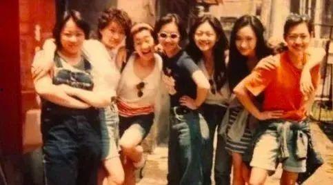 娱乐姐妹吃瓜图片,揭秘吃瓜背后的欢乐瞬间